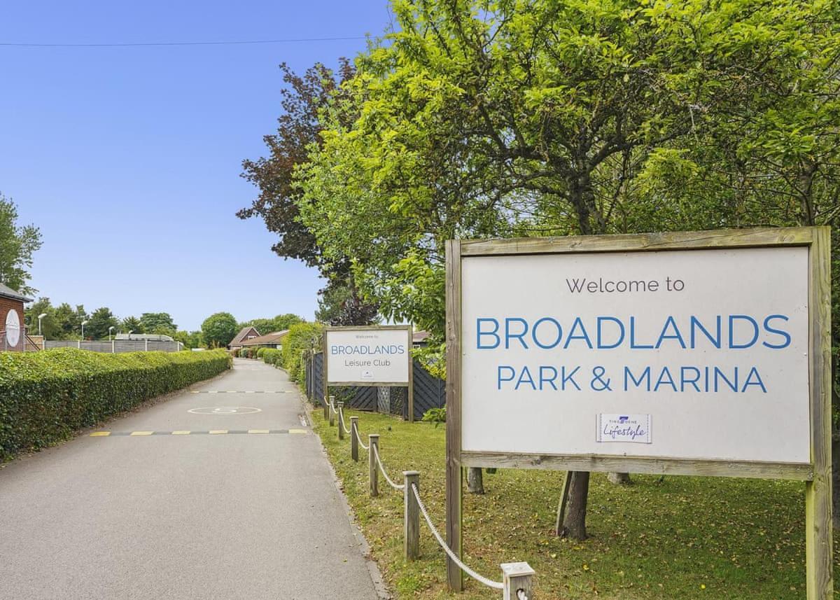 فندق Broadlands Park And Marina Pakefield المظهر الخارجي الصورة